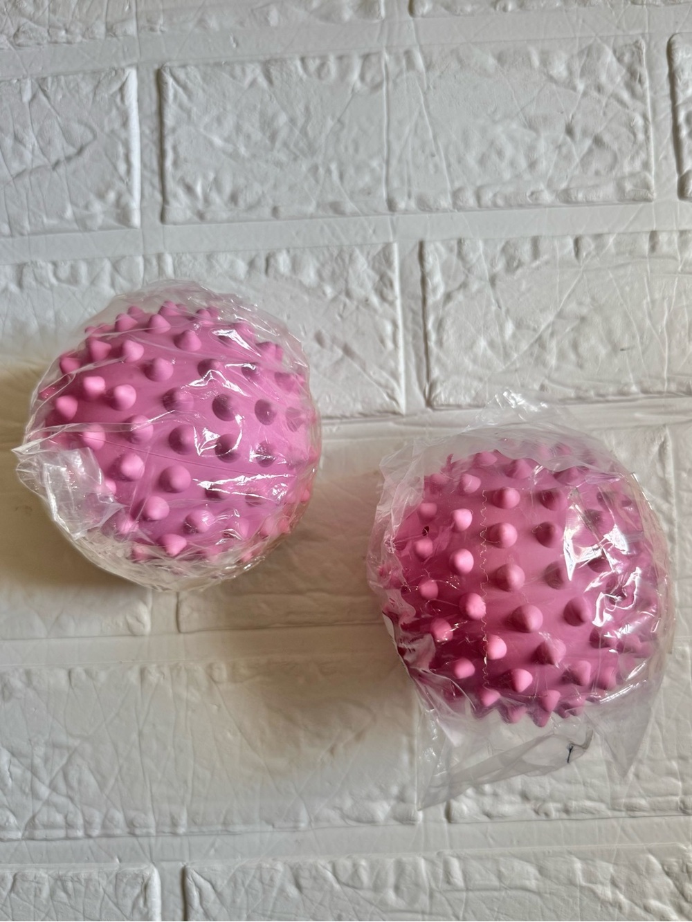 New 3.5" Squeaky Dog Ball 25-80lbs size Medium/Large Dog Balls for, Rubber Spike